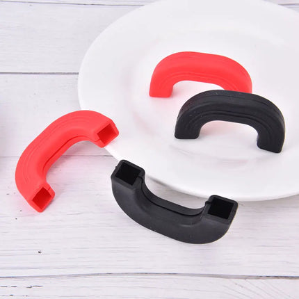 2 x Silicone Anti-Scald Pot Handle Protectors Non-Slip Pot Clip Sleeves Heat Resistant Oven Gloves Kitchen Gadgets