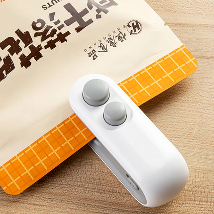 Mini Heat Bag Sealing Machine Package Sealer Bags Plastic Food Sealer Clip Bag Handheld Sealer Food Packaging Heat Sealer